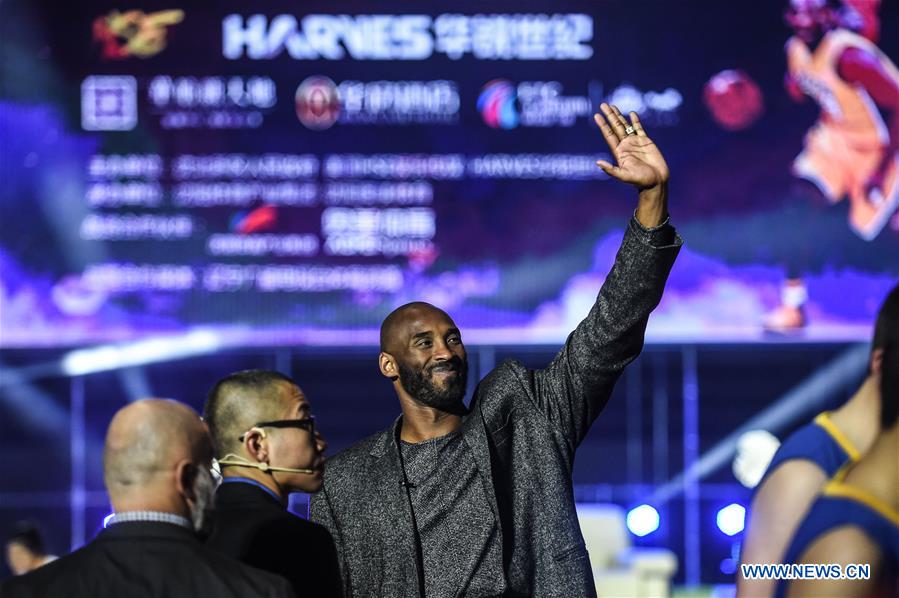 Kobe Bryant attends fans meeting in N China