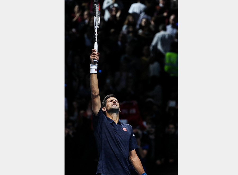 Djokovic edges Raonic to qualify for semis of ATP World Tour Finals