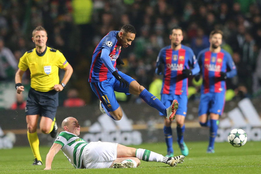 Messi double guides Barcelona to 2-0 win at Celtic