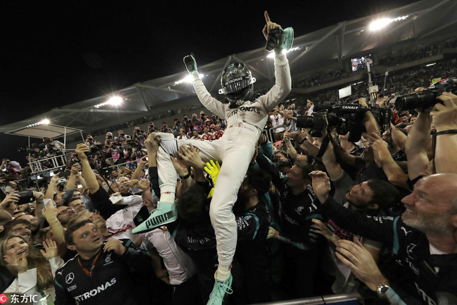 Rosberg takes Formula One title from Hamilton