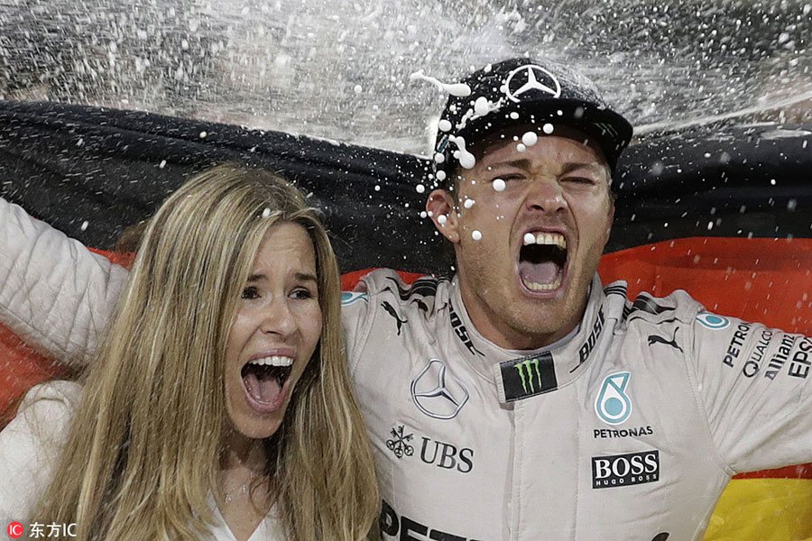 Rosberg takes Formula One title from Hamilton