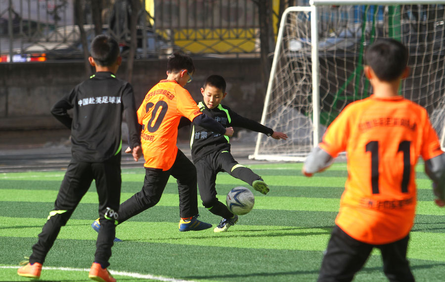 Kids from Gansu get soccer training by Arsenal in UK