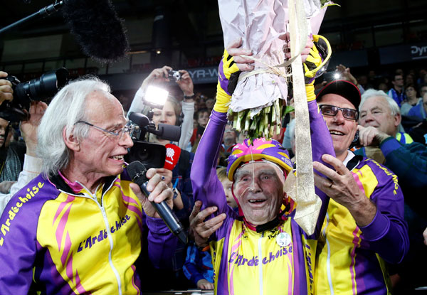 105-year-old Frenchman cycles into history with hour-long ride