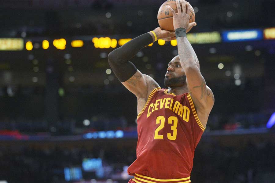 Kyrie gets 46, but Cavaliers barely beat Lakers, 125-120