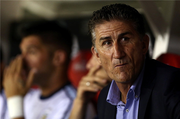 Argentina coach Bauza steps down