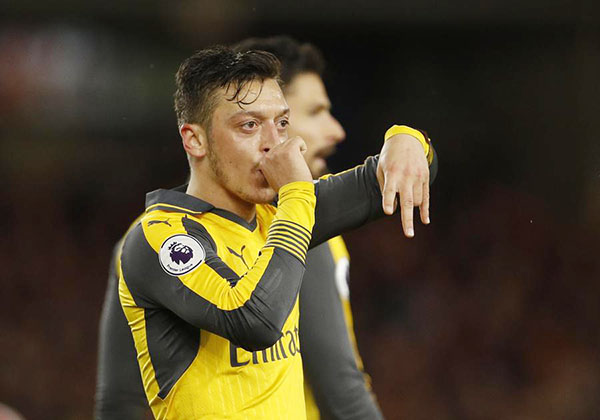 Sanchez and Ozil end Arsenal's 3-month wait for EPL away win