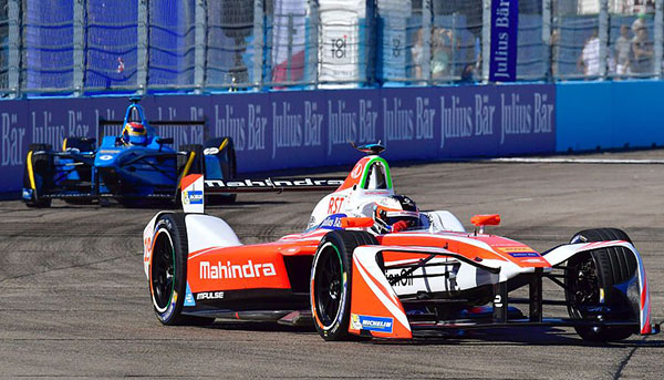 Chinese teams go wheel-to-wheel in ePrix