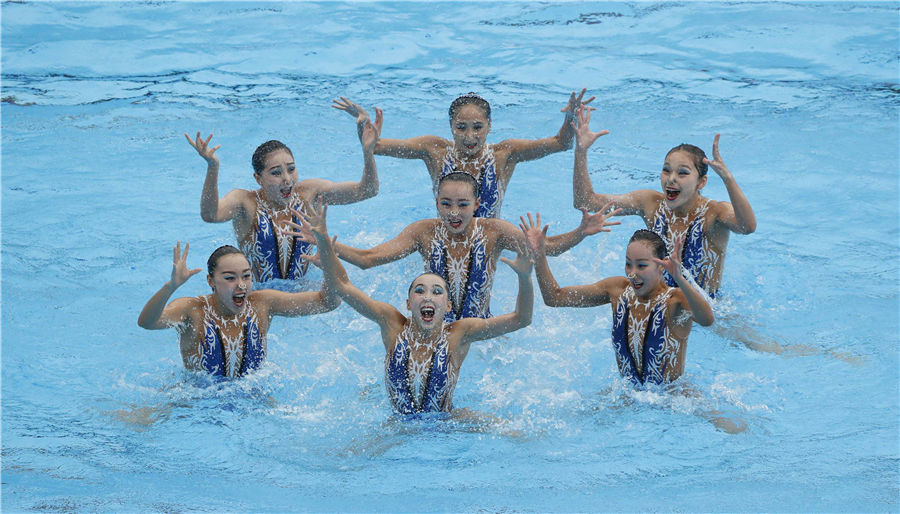 Chinese synchronized swimmers claim history-making gold at FINA worlds