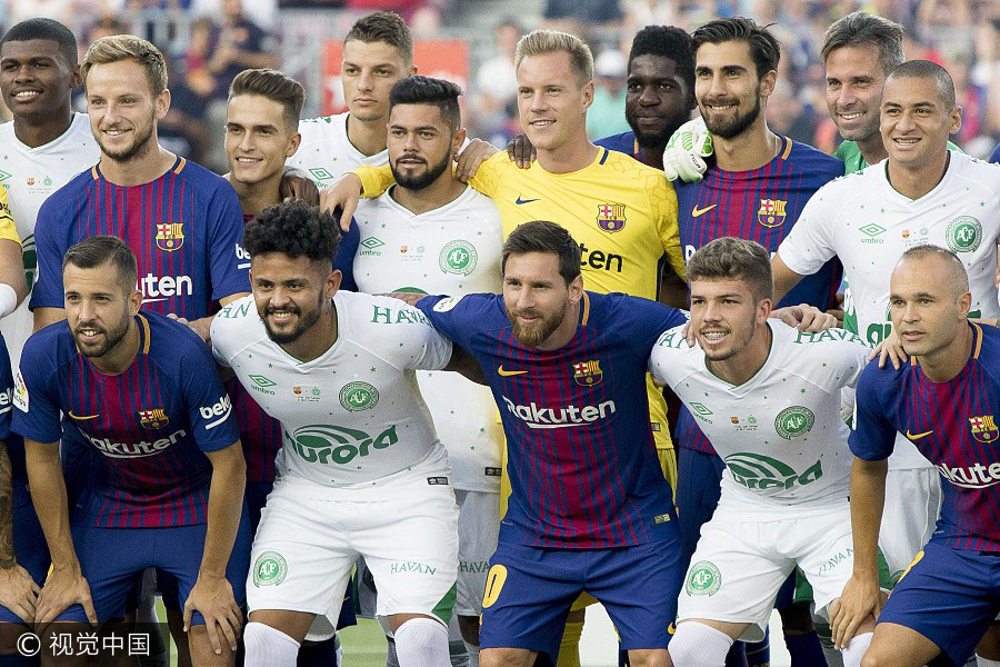 Barcelona pay tribute to Chapecoense