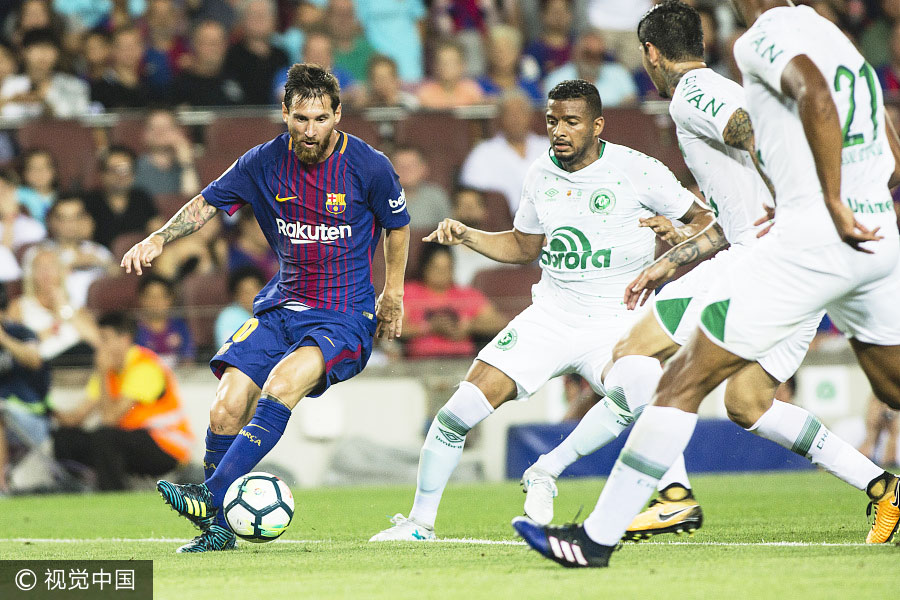 Barcelona pay tribute to Chapecoense