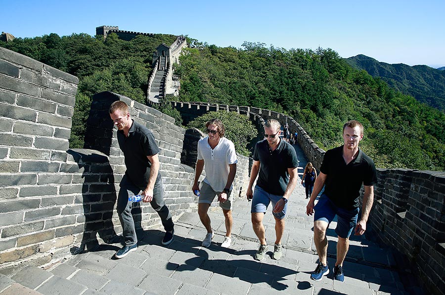 NHL players visit Great Wall before rematch