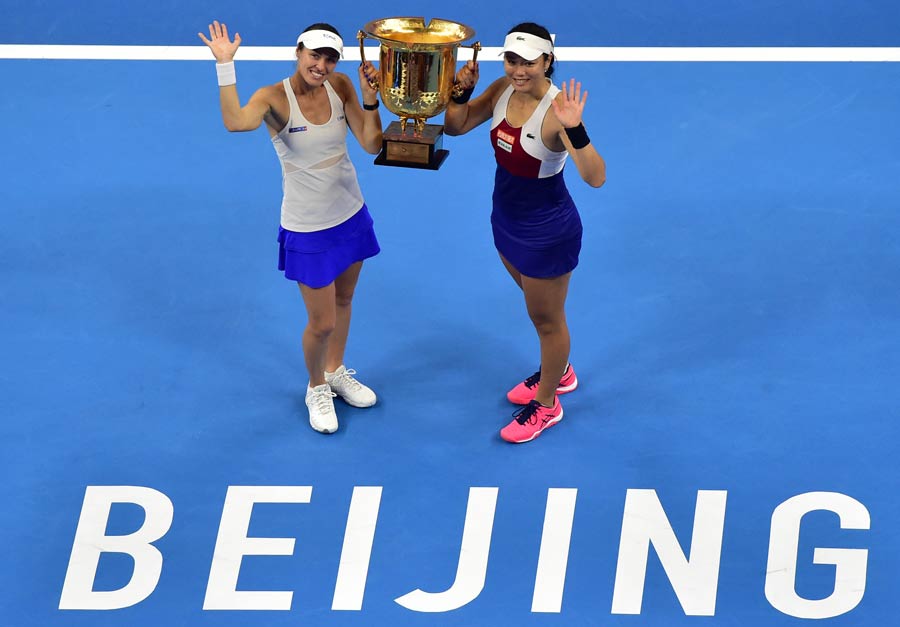 Jan, Hingis win women's doubles at China Open