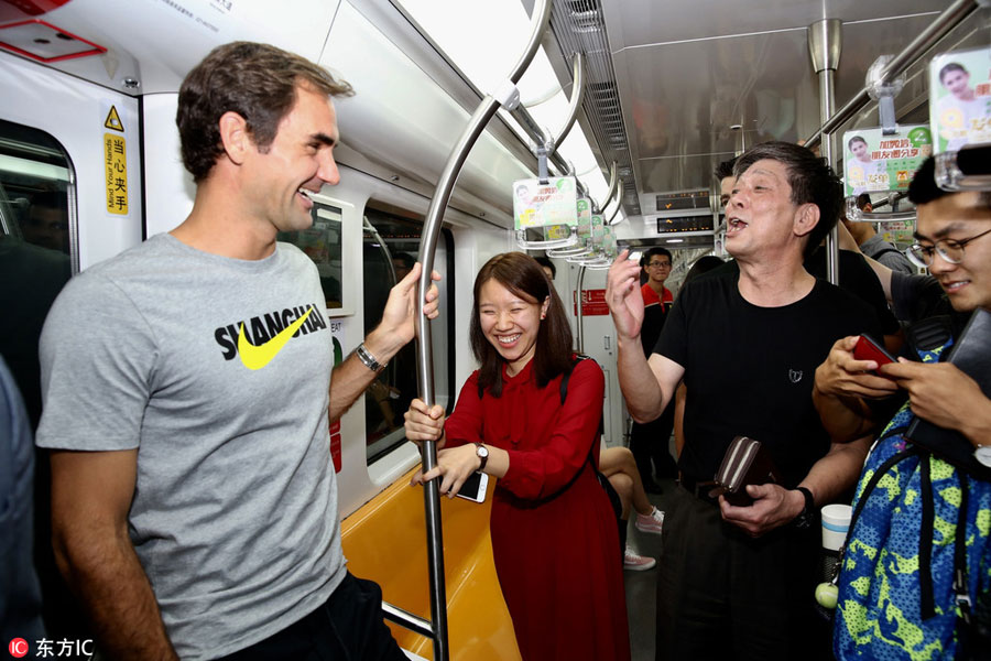 Federer catches metro ahead of Shanghai Rolex Masters