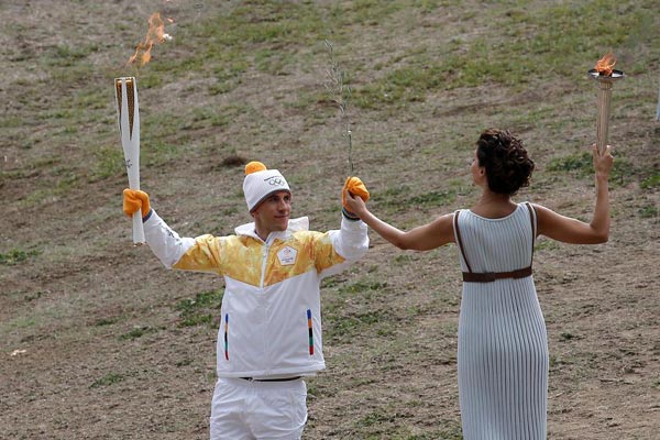 Olympic Flame for PyeongChang Winter Olympics welcomed across Greece