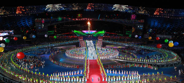 Torch lights way for Shenzhen Universiade