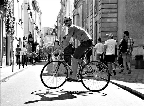 Two-wheeled American in Paris