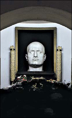 A dead dictator still inspires in Italy