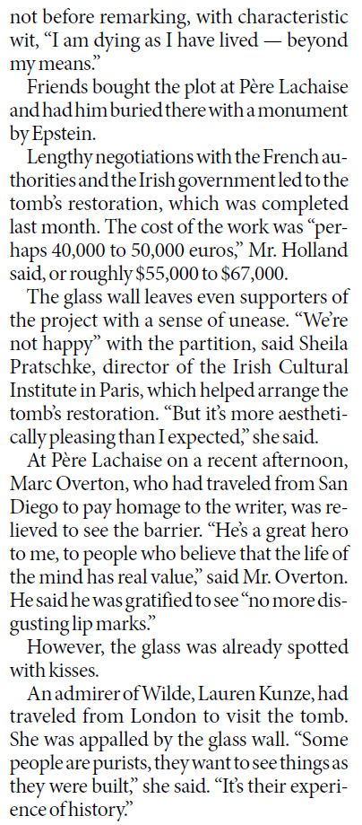 Walling off Oscar Wilde's tomb from the kisses of his admirers