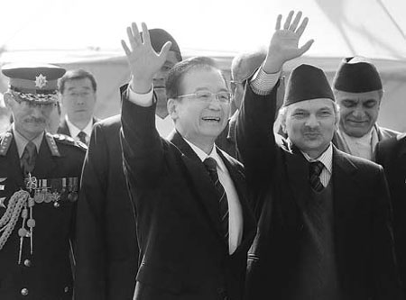 Wen embraces 'good neighbor' Nepal