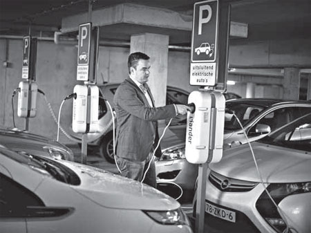Plugging in, Dutch put electric cars to the test