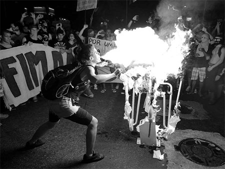 Violence stains Brazil's love affair with soccer