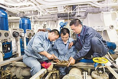 走近托举“神十”飞天的平凡岗位