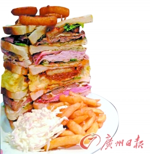 大胃王吞巨型三明治 重2.5千克仅用半小时