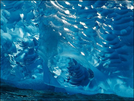 蓝色冰川：视觉误差，还是自然杰作？