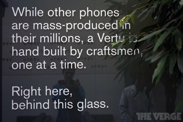 世界上最奢侈手机是怎样炼成的(组图)