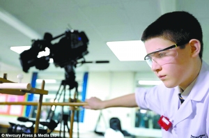 13岁男孩玩核聚变 成全球最年轻“核专家”