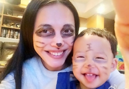 章子怡抱娃亮相赵薇为女庆生 明星如何养娃？