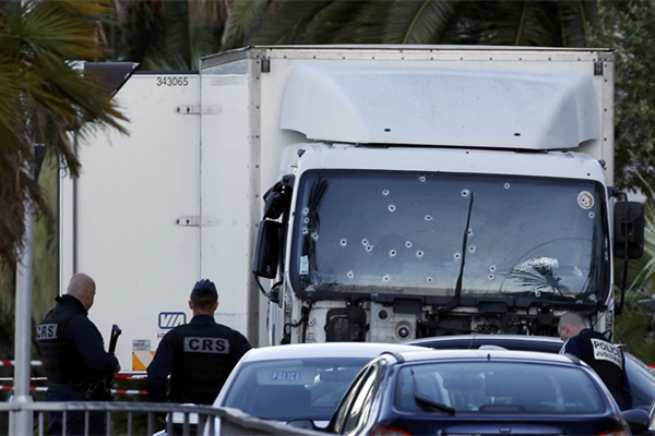 <BR>Live: Truck attack kills over 80 in Nice