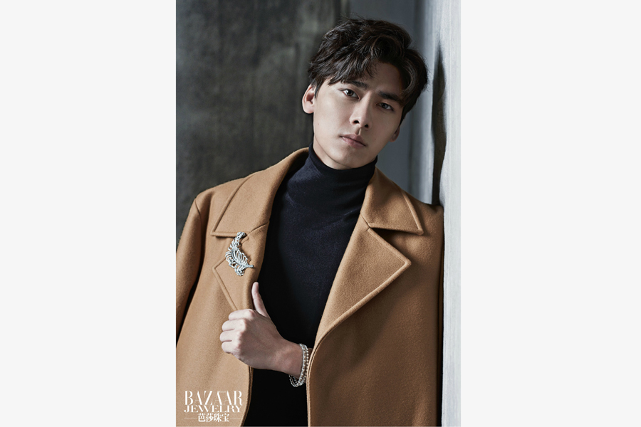 Actor Li Yifeng releases fashion photos for 'Bazaar'