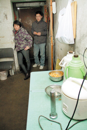 惨！北漂族地下室生活