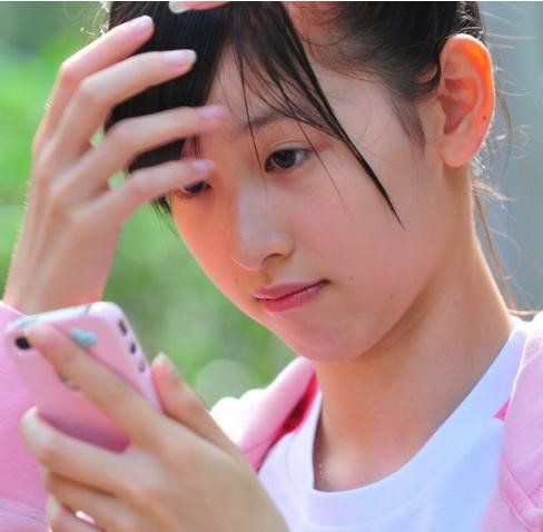 “奶茶妹妹”海量生活照