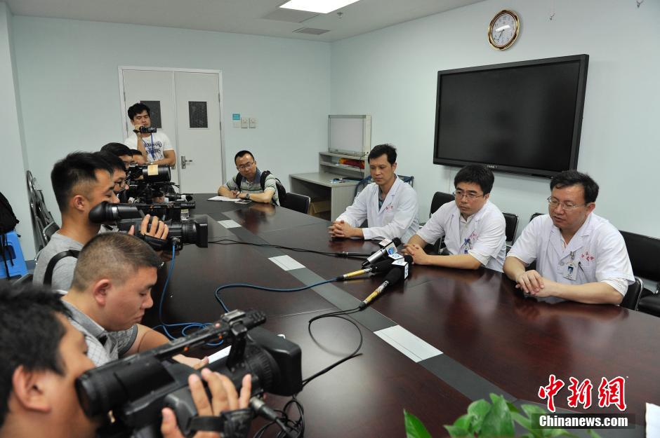 海南学校春游翻车事故受伤师生转海口急救