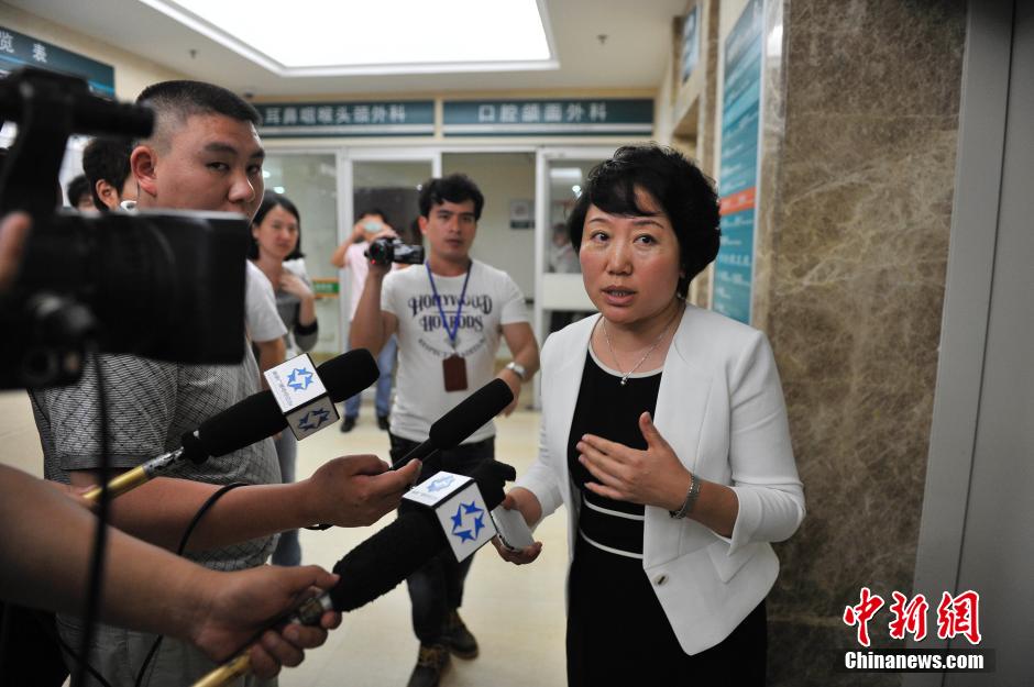 海南学校春游翻车事故受伤师生转海口急救