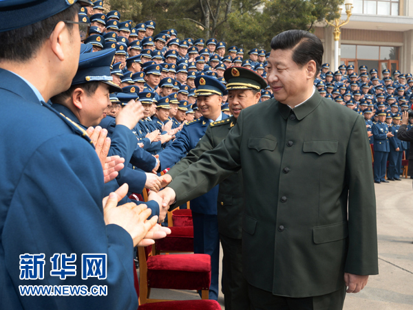 习近平:加快建设一支空天一体、攻防兼备的强大人民空军