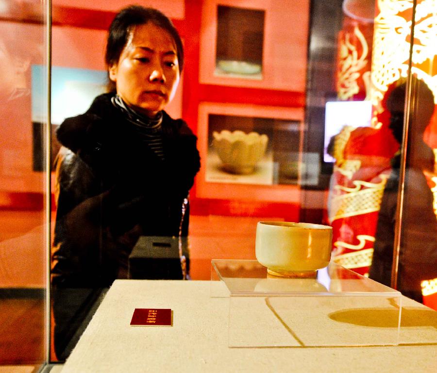 Ancient porcelain cups displayed in Harbin