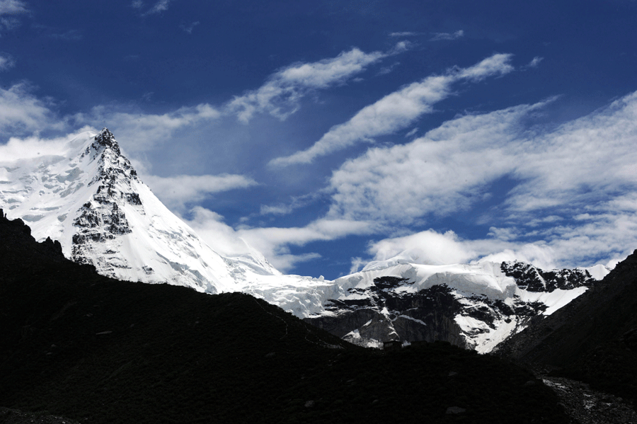 Glaciers on Sapukonglagabo Mountain, China's Tibet