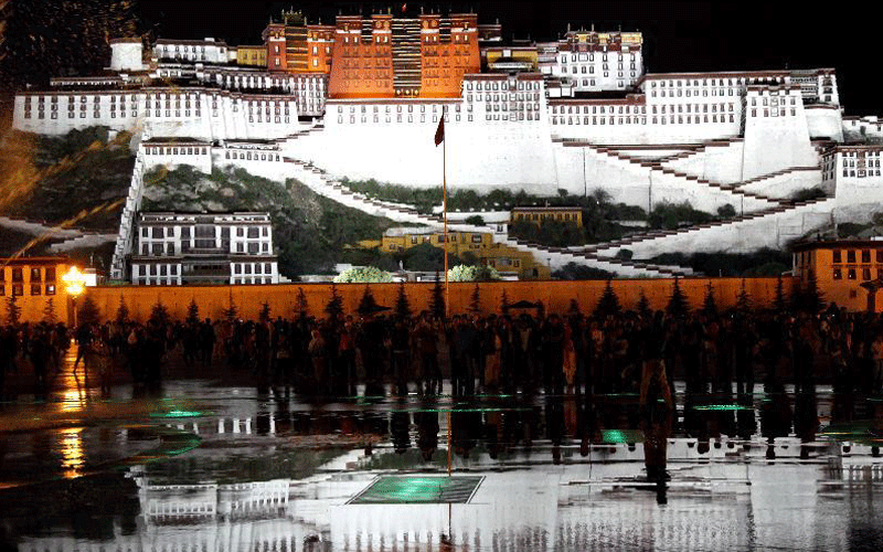 Music fountain and night scenes at the Potala Palace