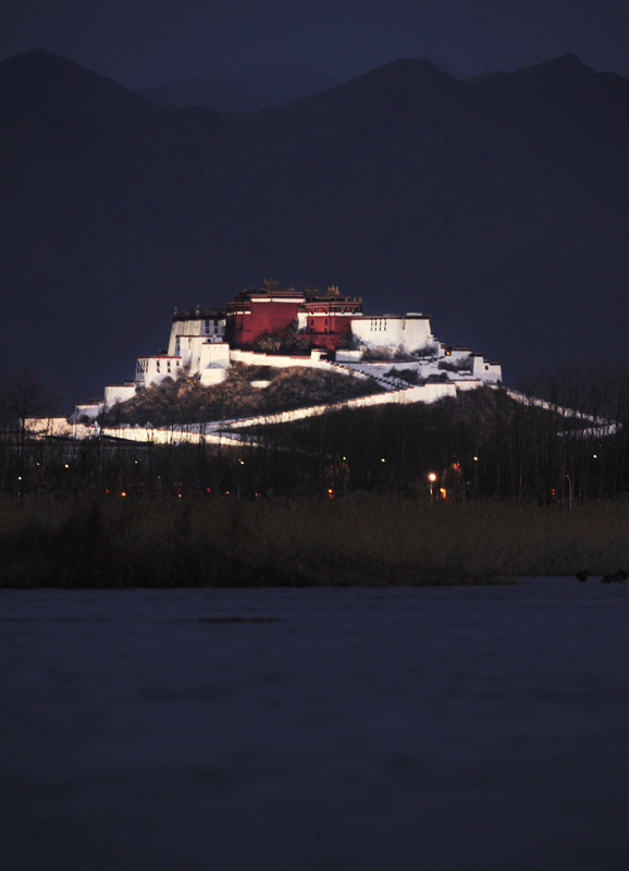 Music fountain and night scenes at the Potala Palace