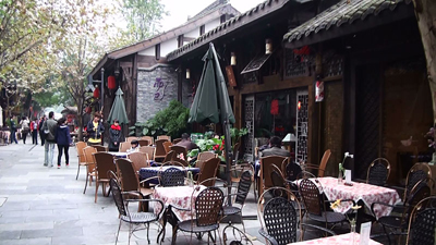 Between the wide and narrow alleys in Chengdu