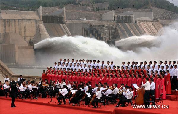 Tourism festival highlights reservior water discharging