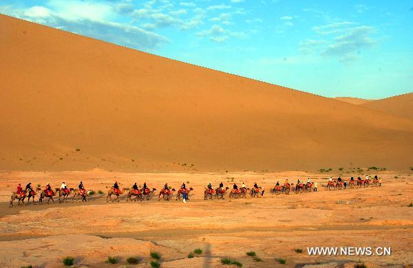 Tourism booms in NW China's Dunhuang