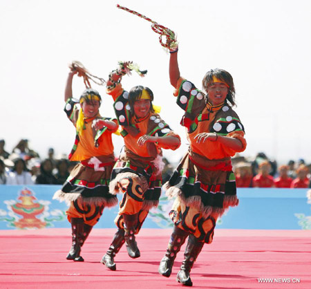 5th Gesar horse racing opens in Gansu