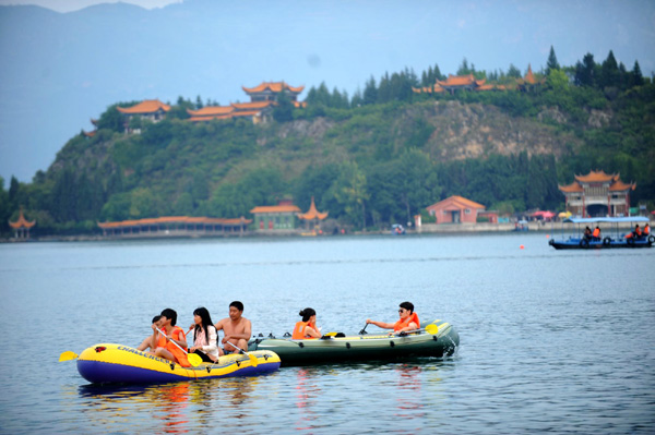 Cool down at Fuxian Lake