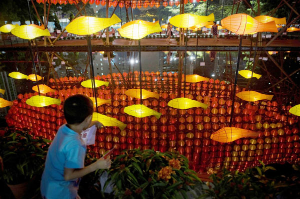 'Giant Fish' lantern in HK welcomes Mid-Autumn Festival