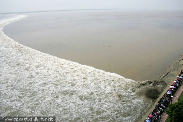 Spectacular tide highlights holiday