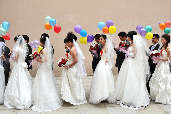 Free group wedding offered in E China